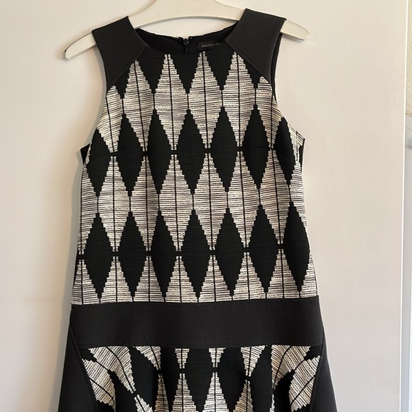 Banana Republic sleeveless Diamond Jaquard dress - Picture 2 of 10